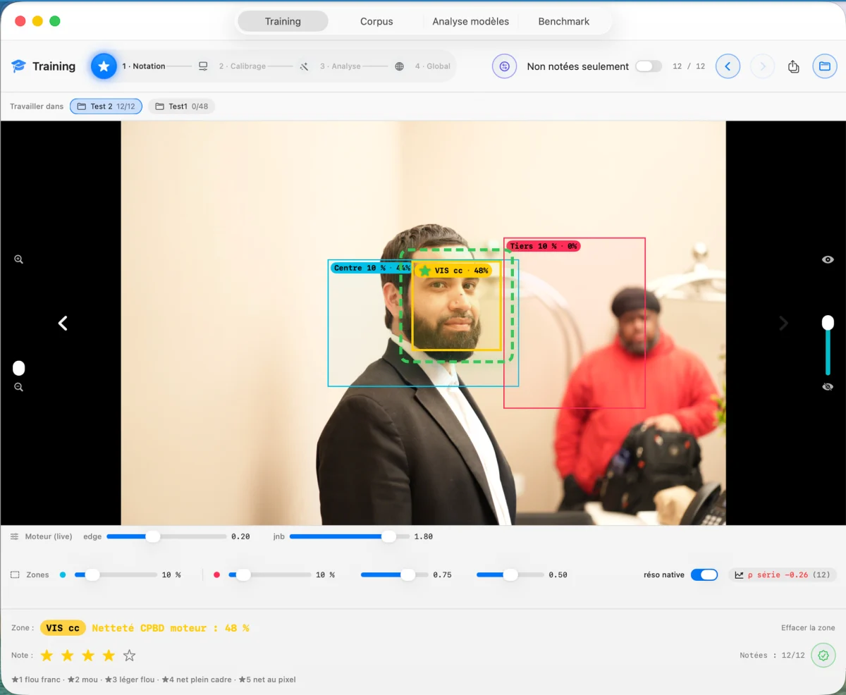 Entraînement — notation par étoiles avec cadres de netteté par zone (visage, centre, tiers)